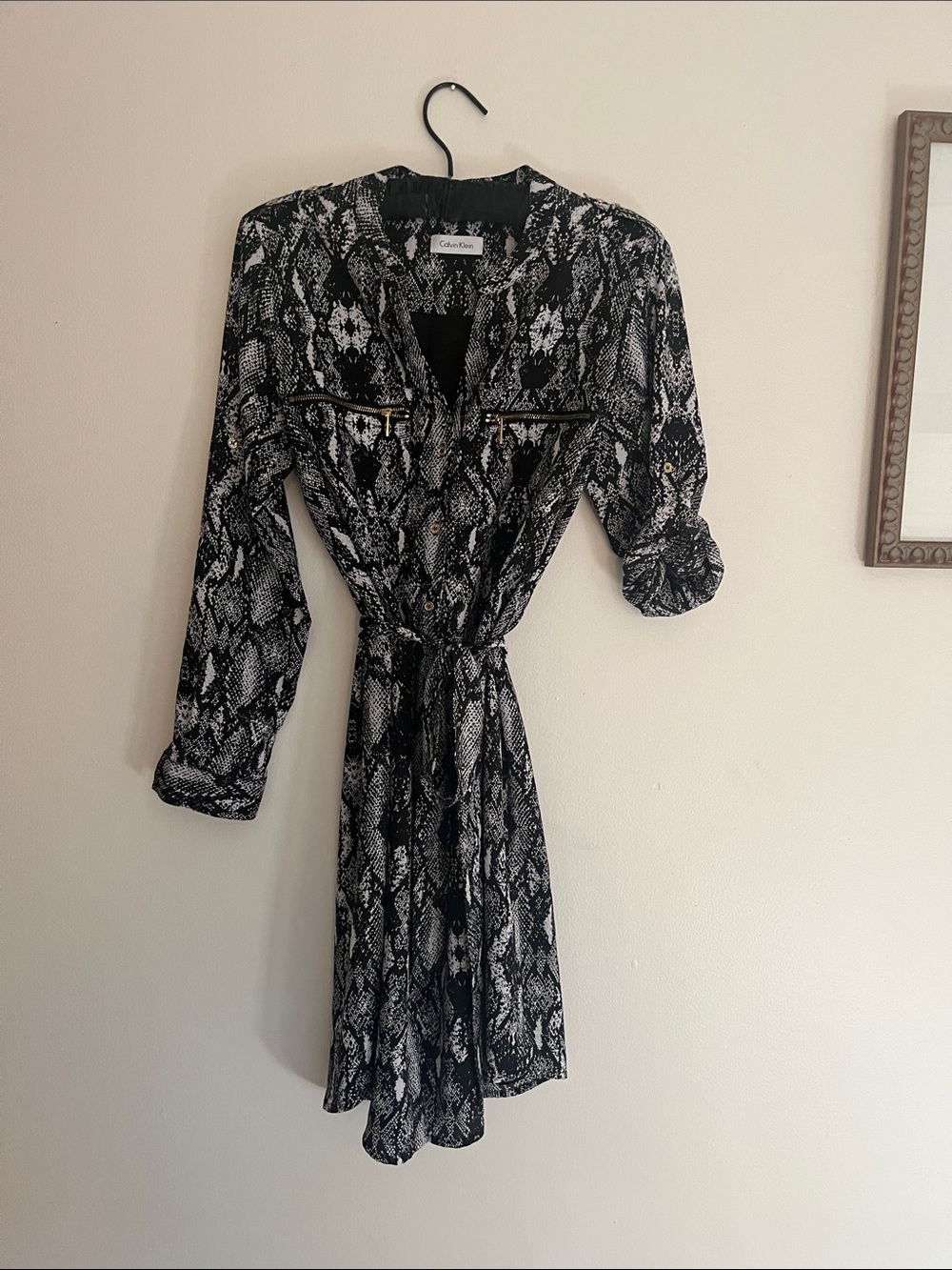 Calvin Klein Black & White Snake-Print Long Sleeve Shirt Dress with Zip Pockets